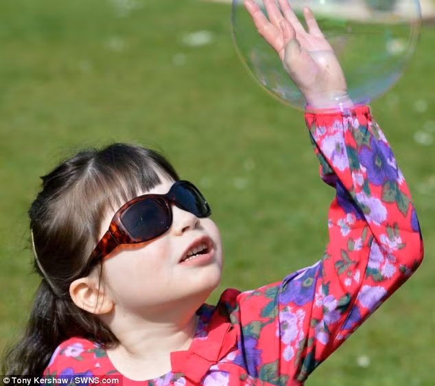 Những người đã và đang bị động kinh cần hết sức cẩn trọng với những ngày nghỉ khi thời gian đi lại kéo dài khiến người bệnh kiệt sức khiến bệnh diễn tiến nặng hơn. Chưa kể nếu quá phấn khích hoặc quá lo lắng trong những ngày nghỉ cũng sẽ ảnh hưởng đến bệnh tình. 