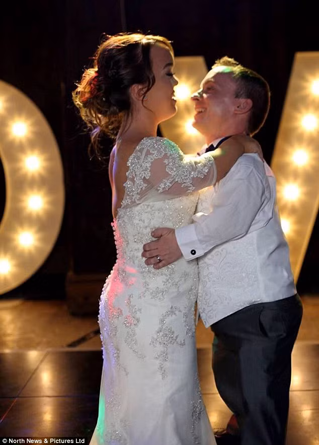 Từng được khuyên bỏ thai vì gặp biến chứng trong thai kỳ nhưng Laura quyết định vẫn thử vận may với bé Nathan nhỏ xem có thể đi được tới đâu.