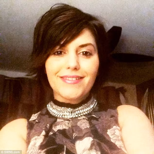 Sau khi được dội nước, bé Rainbow được nhanh chóng đưa đến bệnh viện. Tại đây sau khi tiến hành rửa mắt cho bé, các bác sĩ cho biết bé bị bỏng 95% mắt trái và 5% mắt phải và không thể mở mắt được lâu. Qua ngày hôm sau, bé lại được tiếp tục rửa mắt và rất may là mắt có dấu hiệu hồi phục.