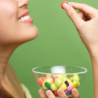 Đói vì stress: Mỗi khi căng thẳng chúng ta thường ít kén cá chọn canh với đồ ăn hơn vì đói nhưng lúc này chỉ nên ăn những đồ ăn có lợi cho sức khỏe. Một mẹo nhỏ để kiểm soát stress là tập thể dục vì người ta sẽ ăn ít hơn khi mọi chuyện ổn thỏa. 