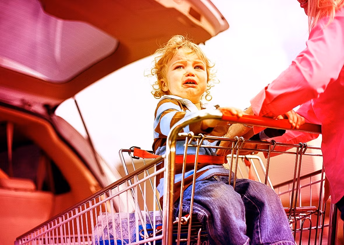 Khi con trẻ sợ hãi một hoặc nhiều thứ gì đó, cha mẹ cần thông cảm và lắng nghe: Đối với con cái, cha mẹ luôn là người sửa chữa. Đôi khi cha mẹ cần phải chậm lại và lắng nghe xem con nói gì. Chúng ta đang quá bận rộn với việc tìm giải pháp mà quên mất rằng chúng ta đang không lắng nghe những suy nghĩ của con. 