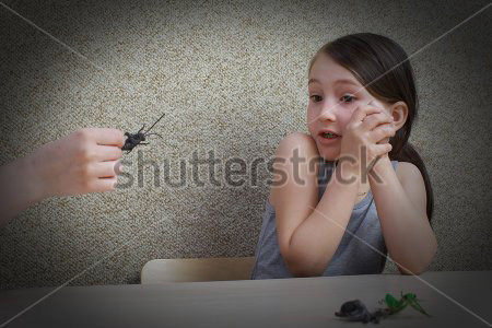 Ảnh con bị trêu chọc: Một số tấm ảnh sẽ ảnh hưởng đến chuyện học hành của con ở trường, ví dụ khi con sợ một thứ gì đó hoặc bị đặt một biệt danh nào đó sẽ có thể làm con cảm thấy xấu hổ và ảnh hưởng đến trẻ trong cuộc sống. 