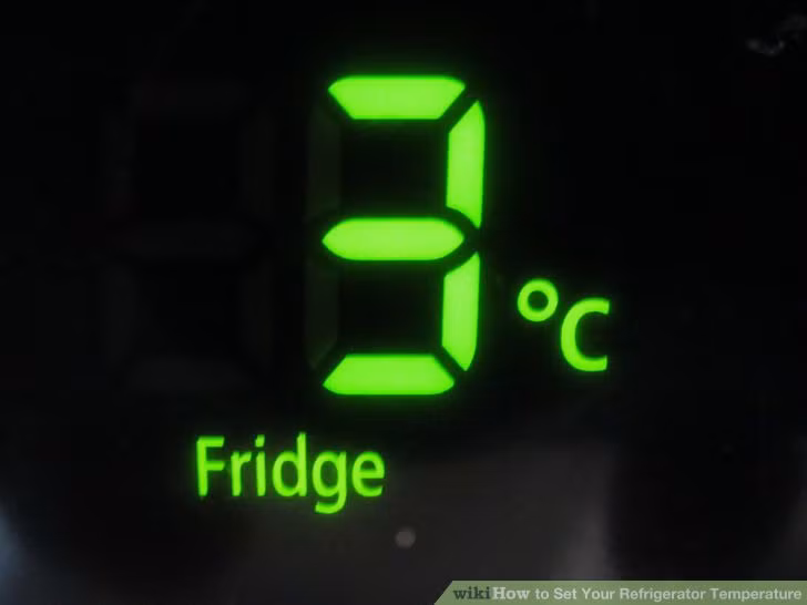 Các chuyên gia chỉ dẫn nhiệt độ tốt nhất cho toàn bộ tủ lạnh là từ 0-4 độ C. Đây là cách để ngăn chặn vi khuẩn listeria, một loại vi khuẩn gây ngộ độc thực phẩm trong môi trường trên 5 độ C. Tuy nhiên không nên đặt nhiệt độ tủ lạnh dưới 0 độ C vì khi đó nước trong thực phẩm sẽ bị biến thành đá và ăn không ngon. 