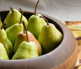 Quả lê có chứa nhiều chất xơ nên khi ăn có cảm giác no lâu đồng thời hỗ trợ quá trình tiêu hóa. Tuy nhiên phần lớn chất xơ của lê đều nằm ở vỏ nên khi ăn lê không nên bỏ vỏ.