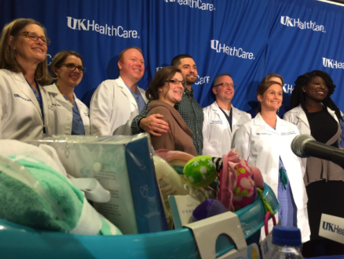 Năm em bé lần lượt được đặt tên là Savannah, Sadie, Sofia, Scarlett and Lucas. Mặc dù bị sinh non lúc 29 tuần nhưng cả 5 bé đều có sức khỏe tốt. 