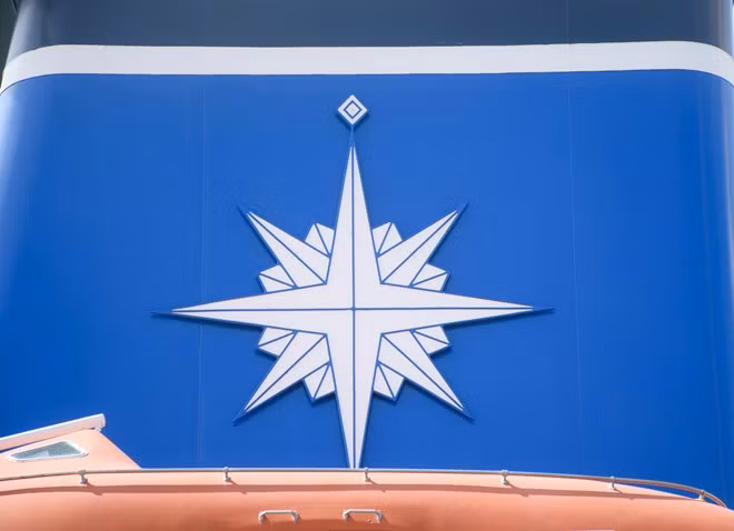 Trên tàu có tổng cộng 91 thủy thủ, học viên, do thuyền trưởng Nanaura Hiroyuki dẫn đầu. Lần trước, tàu cập cảng Đà Nẵng là năm 2013.