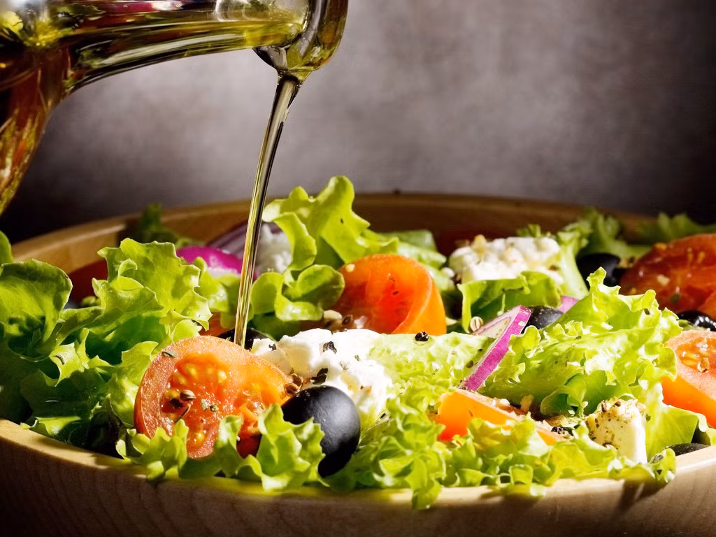 Một vài chỉ dẫn ăn uống đã nêu ra rằng chúng ta nên giảm lượng mỡ xuống 30% và giảm lượng chất béo bão hòa xuống 10% làm cho nhiều người bỗng nhiên tránh ăn chất béo mà thay vào đó ăn đường và carb tinh chế - thường có trong các loại thực phẩm đóng gói không chứa hoặc chứa ít chất béo. 