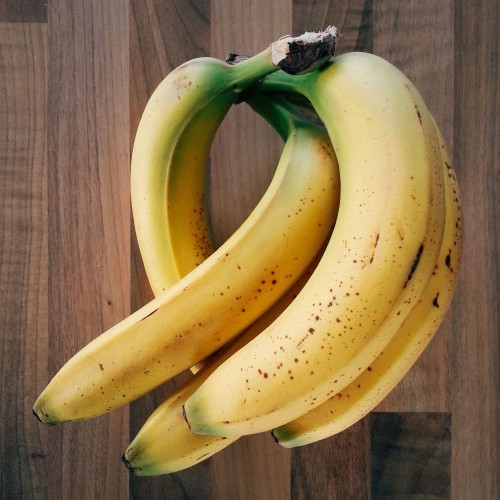 Chuối là thực phẩm giàu folate, vitamin A, C và tinh bột đề kháng - một loại chất xơ mà cơ thể không hấp thụ được nên làm chậm quá trình tiêu hóa. Hơn nữa, chuối nhanh chóng cung cấp nguồn năng lượng bạn cần.