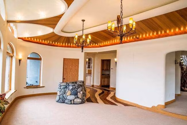 Ngôi nhà rộng hơn 800 mét được thiết kế và hoàn thành trong gần 10 năm với chi phí lên tới hơn 8 triệu USD.