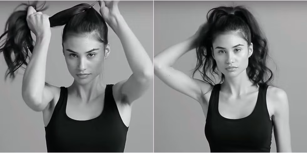 Khi buộc tóc đuôi ngựa, hãy xịt lên một chút dầu gội khô rồi đánh rối phần đuôi một chút. Kiểu tóc cột đuôi ngựa sẽ không còn đơn điệu nữa.