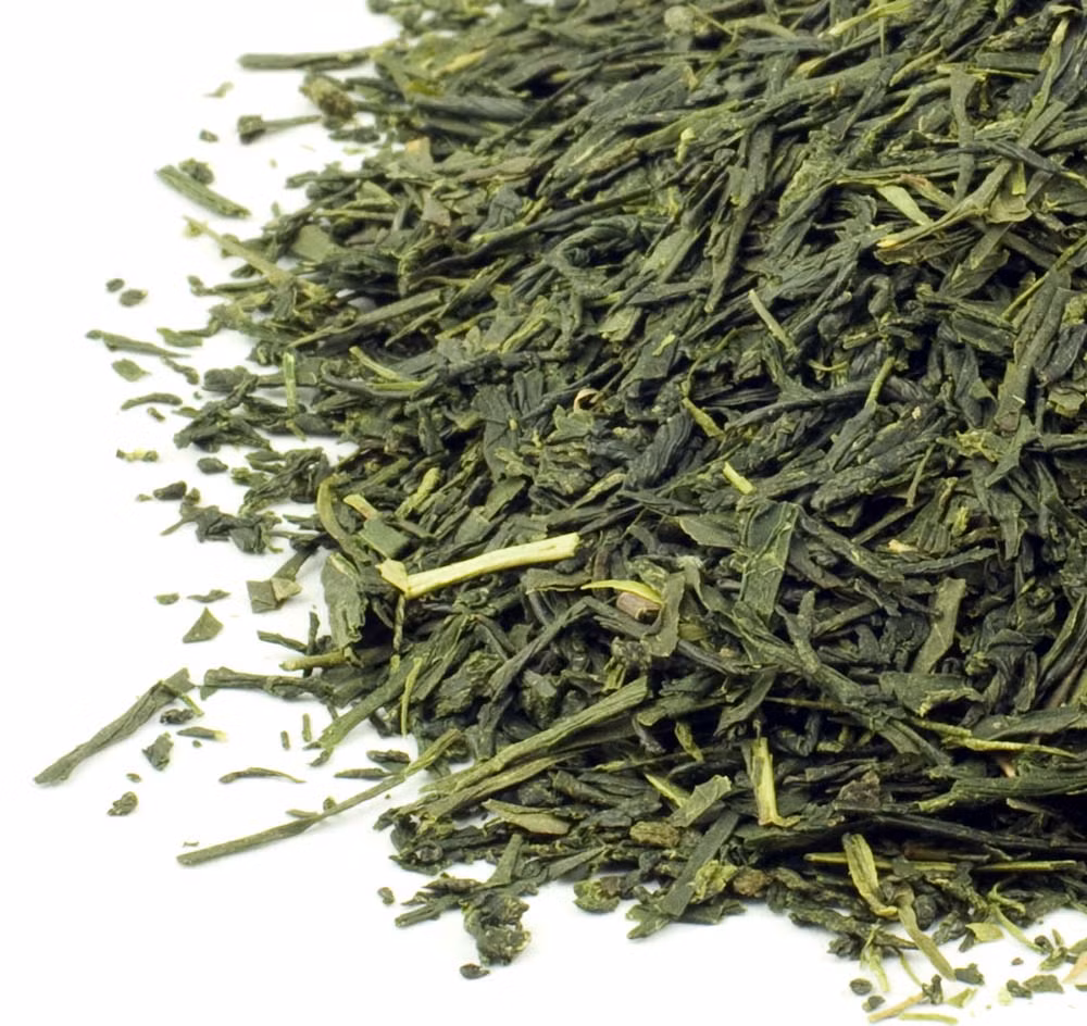 Trà Gyokuro chỉ được trồng ở một vùng của Nhật là Uji. Tên gọi có ý nghĩa là sự lấp lánh của trang sức, loại trà này được trồng bằng phương pháp đặc biệt. Trước khi thu hoạch khoảng 2 tuần, lá trà phải hạn chế tiếp xúc với ánh nắng và không được nghiền nát như các loại trà khác. Nhờ vậy mà trà này có mùi thơm rất dễ nhận ra. 