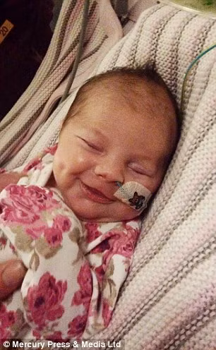 Trong suốt thời gian nằm viện, gia đình hoàn toàn không xác định được rằng liệu Erin có thê sống được không. Thậm chí bé gái này còn từng bị ngừng thở vì nhiễm trùng máu. 