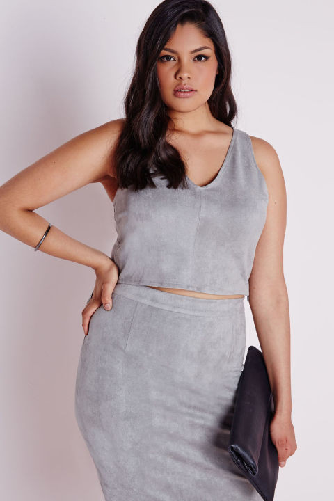 Trọn bộ trang phục da lộn miễn là chọn được kiểu dáng vừa ý.