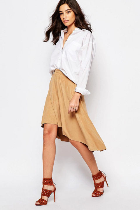 Nếu may váy dài thì nên chọn những màu nhạt để bộ trang phục trông không bị nặng nề.