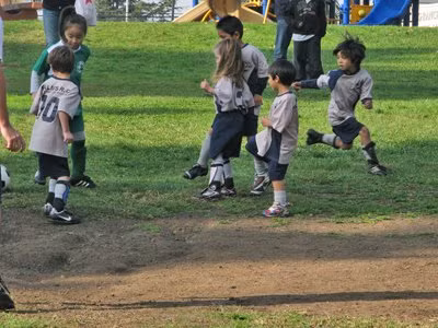 20 phút tập thể dục mỗi ngày cũng có tác dụng với trẻ. Một nghiên cứu trên 1 triệu người trên 18 tuổi cho thấy các hoạt động thể chất có liên quan đến chỉ số thông minh. 