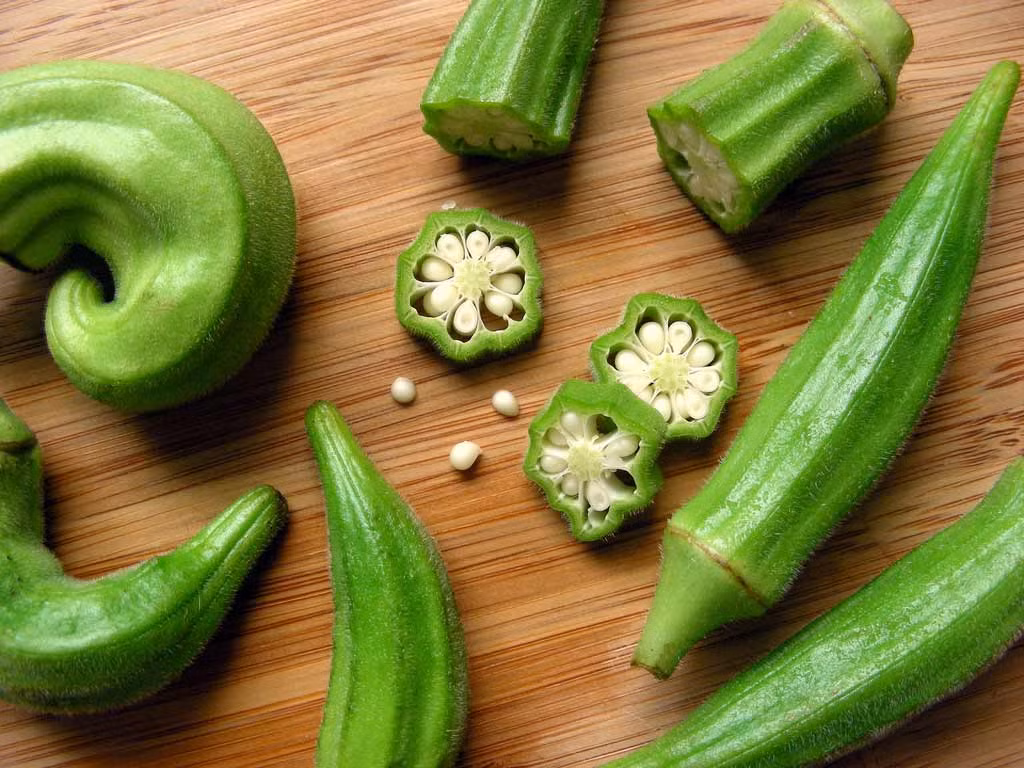 Dù không cần phải bàn cãi rằng đậu bắp là một loại quả rất tốt cho sức khỏe nhưng những tác dụng nói trên của các chất có trong đậu bắp dựa trên cơ sở các loại vitamin và chất chống oxy hóa đó tốt cho da và mắt chứ chưa hề có bằng chứng chứng minh đậu bắp trực tiếp cải thiện làn da và thị lực. 