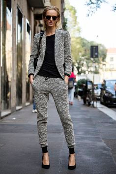 Kết hợp cùng blazer và giày cao gót khi đi làm.