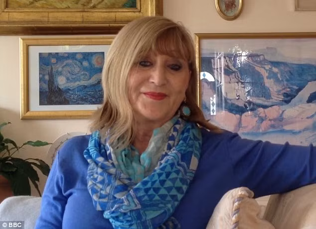 Một phụ nữ người Anh đã làm các bác sĩ ngạc nhiên khi vẫn sống bình thường với quả thận 100 năm tuổi của người mẹ đã qua đời rất lâu của mình. Đây có lẽ là người có bộ phận cấy ghép lâu đời nhất thế giới vẫn đang hoạt động. 