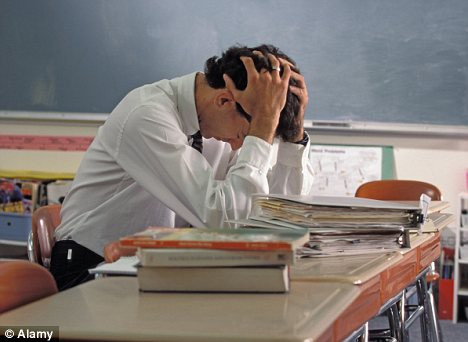 Dạy học là một trong những nghề hao tổn sức lực nhất trong số tất cả các ngành nghề. Đây là một công việc đòi hỏi phải có đủ cả sức khỏe tinh thần, sức khỏe thể chất và cả sức khỏe về tình cảm mới có thể theo đuổi được. Do vậy, hội chứng cháy sạch – tức căng thẳng quá độ - là một trong những bệnh nghề nghiệp của giáo viên.