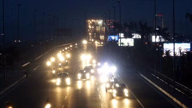 Theo các chuyên gia y tế, ngoài làm nhiệt độ không khí tăng cao, khói đốt rơm rạ còn gây nguy cơ mắc bệnh đường hô hấp.