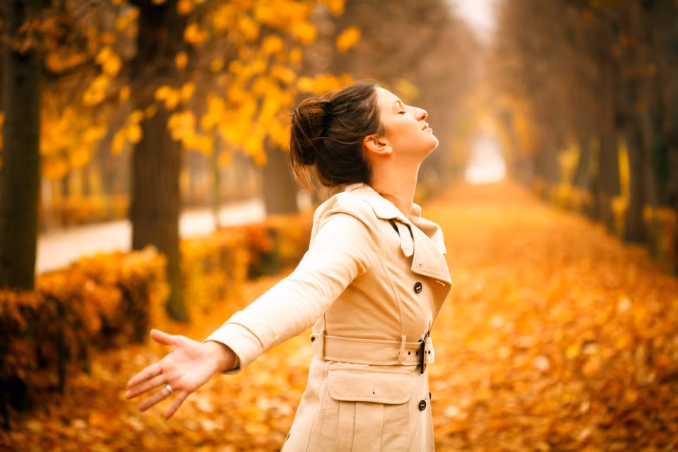 Trung bình một người trưởng thành thở khoảng 23.000 lần mỗi ngày. Đây là việc ai cũng làm nhưng không phải ai thở đúng cách. Thở không đúng cách có thể khiến đầu óc không tỉnh táo hay ảnh hưởng đến đường tiêu hóa…Sau đây là phương pháp thở đúng cách. 