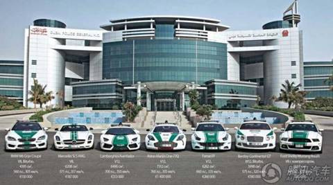 Ngoài ra, các siêu xe Nissan GT-R, Audi R8 V10 và Aston Martin One-77 là những mẫu xe sang cảnh sát Dubai.