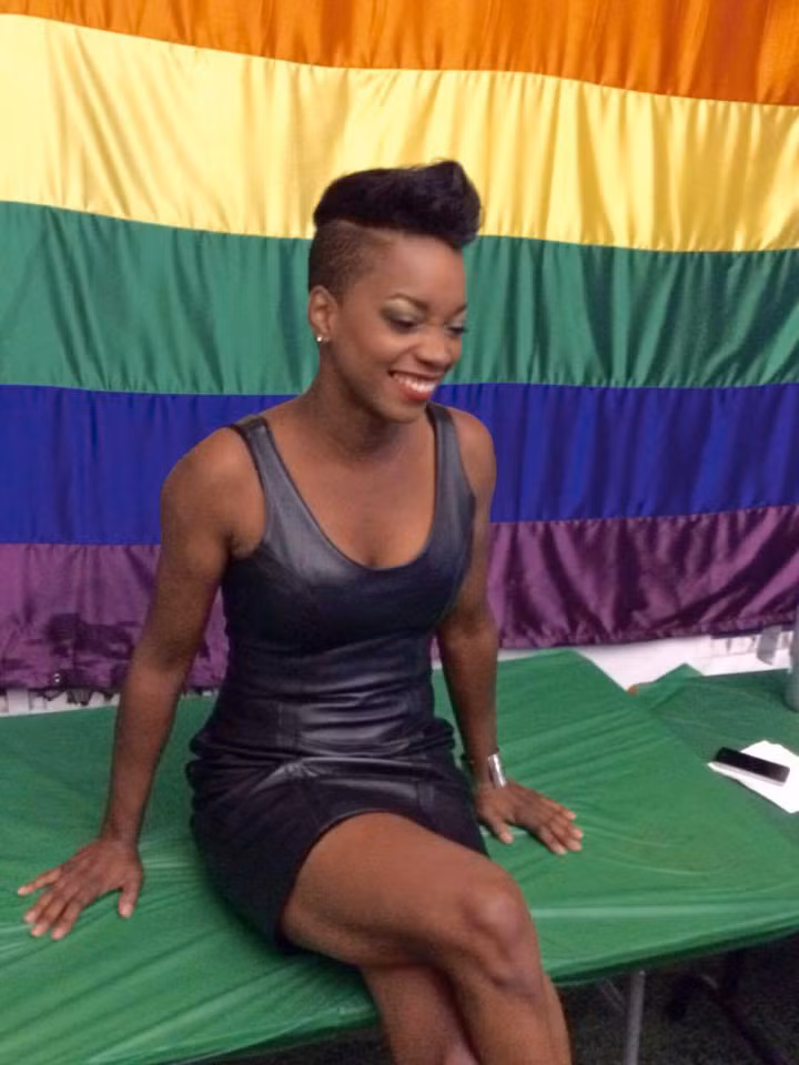 Năm 2009, khi con đường sự nghiệp đang cực kỳ thuận lợi, cô được bác sĩ kê cho một kháng sinh sulfamethoxazole và trimethoprim để trị bệnh viêm xoang nhưng 10 ngày sau thì bắt đầu nổi phát ban. Cô tiếp tục được kê một loại kháng histamine rồi được cho về nhà. 