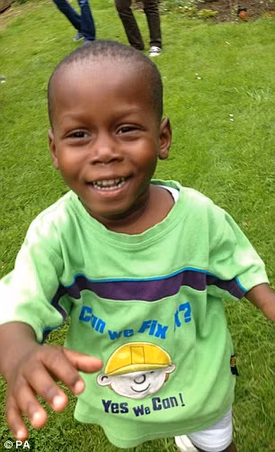 Một em bé 3 tuổi người Ghana bị đã tình cờ gặp được vị cứu tinh của đời mình để thực hiện ca phẫu thuật đổi đời. Ethan Suglo bị thoát vị rốn từ lúc mới sinh khiến các cơ quan nội tạng lòi ra ngoài ổ bụng khiến cậu bé phải mang một khối thịt to ở trước bụng. Cậu bé bị người dân ở đây gọi là cậu bé “mang thai” và luôn bị trêu trọc, soi mói mỗi khi ra đường. 