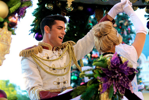 5. Diễn viên Disneyland: Bạn có bất ngờ không khi họ có thể kiếm được 32.000 USD/năm chỉ nhờ ăn mặc và trình diễn giống y hệt các nhân vật trong các bộ phim Disney dành cho trẻ em.