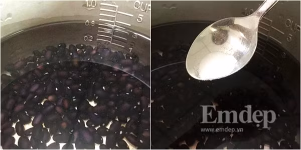 Đỗ đen rửa và đãi sạch, nhặt bỏ những hạt lép, nhỏ hoặc bị hỏng nổi trên mặt nước. Sau đó, đem đi ngâm khoảng 4-6h (tốt nhất là ngâm qua đêm), khi ngâm nhớ cho thêm 1 muỗng muối. Ảnh: Em đẹp.