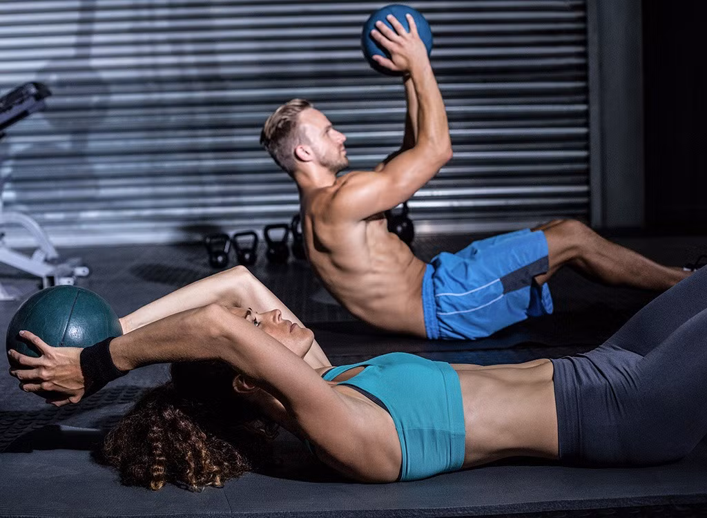 Khi các bài tập cho các vùng mục tiêu không hiệu quả, cần chuyển sang các bài tập cần sự tham gia của nhiều nhóm cơ cùng lúc, chẳng hạn như tập xà ngang. Tuy nhiên các HLV cũng lưu ý rằng vẫn phải kết hợp giữa tập cardio với tập sức mạnh vì đây là sự kết hợp rất hiệu quả khi bạn cần giảm cân hay làm săn chắc cơ bắp. 