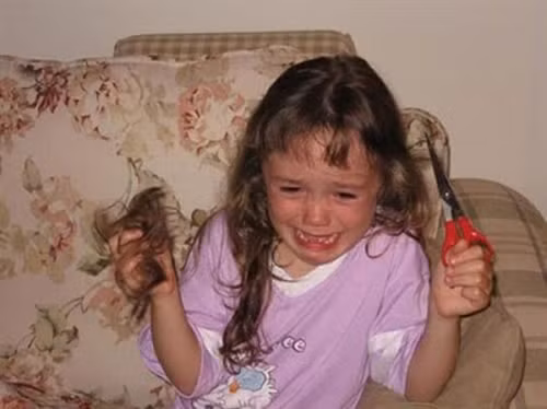 Cố nhịn cười mỗi khi con làm quá mọi chuyện lên.