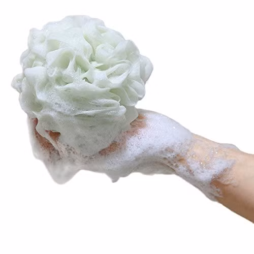 Sau đó nếu tiếp tục dùng bông tắm trên da mới tẩy da chết, da non hoặc da mới tẩy lông, vi khuẩn sẽ chui vào các nếp gấp trên da và gây viêm da hoặc làm da xấu đi. 