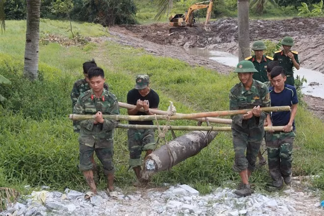 Ta hoa phat hien bom 