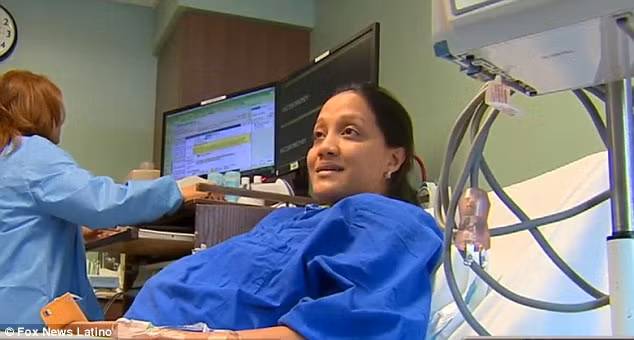 Các bác sĩ tại Mỹ đã cho biết những kết quả siêu âm đầu thai kỳ cho thấy tình trạng thai nhi hoàn toàn bình thường. Nhưng kết quả siêu âm 1 tuần trước khi sinh đã cho thấy thai nhi bị dị tật, trong đó có tật nhỏ đầu. 