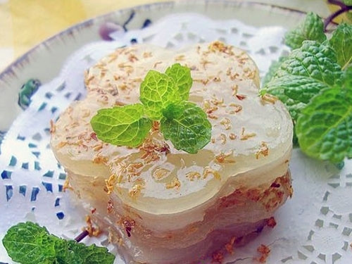 Ngoài các món ăn trung thu kể trên thì hoa mộc chi còn được dùng để làm bánh và rượu, thể hiện mong muốn có cuộc sống sung sướng và đầy đủ các thành viên. 