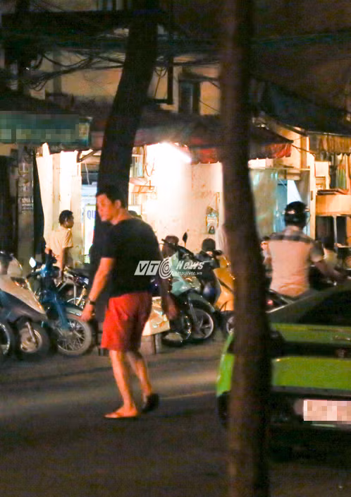 Lo dien nguoi dan ong duoc cho la dai gia cua Ngoc Trinh-Hinh-2