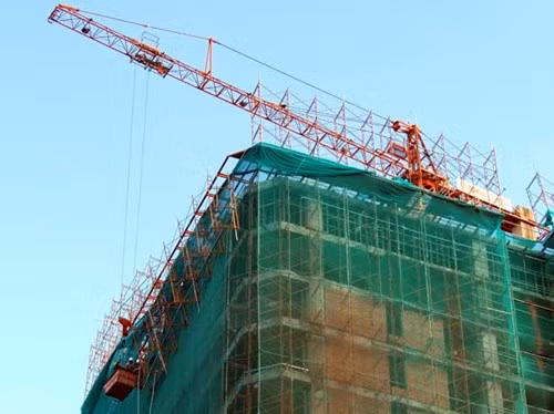 Rất may, phần giàn giáo bị đổ nhưng còn treo lơ lửng ở tầng 21.