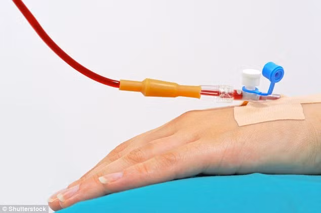 Truyền máu vì thiếu sắt: Bệnh nhân chỉ nên truyền máu trong những trường hợp thực sự nghiêm trọng như mất máu quá nhiều hoặc thiếu máu nghiêm trọng chứ không nên truyền máu để bổ sung sắt. 