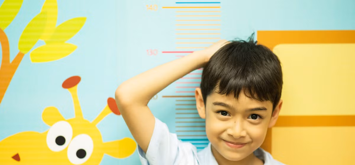 Nhưng trên tất cả yếu tố vận động vẫn là yếu tố dinh dưỡng. Chế độ dinh dưỡng cân bằng giữa protein, carbs và chất béo giúp trẻ khỏe mạnh về mọi mặt. Ngoài ra cần bổ sung vitamin D và canxi từ các nguồn tự nhiên.