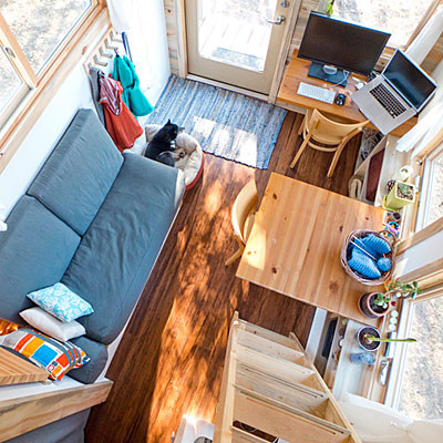 Tận dụng không gian: Bạn sẽ có được góc làm việc ngay cả không gian hạn hẹp nếu tận dụng được các ngóc ngách trong nhà.