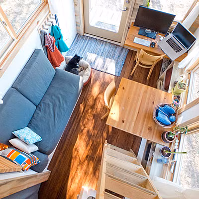 Tận dụng không gian: Bạn sẽ có được góc làm việc ngay cả không gian hạn hẹp nếu tận dụng được các ngóc ngách trong nhà.