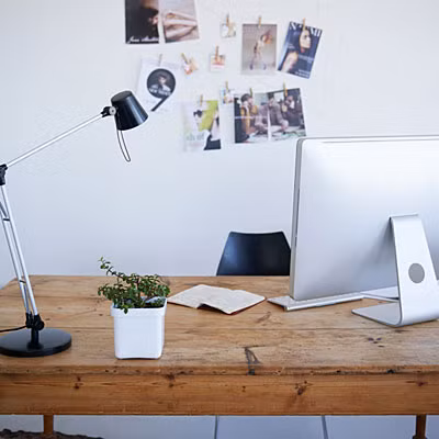 Đơn giản và ngăn nắp: Thói quen sắp xếp mọi thứ gọn gàng sau khi làm việc xong, luôn giữ ngăn kéo ngăn nắp, trật tự sẽ tạo cho bạn góc làm việc tạo cảm hứng và sáng tạo.