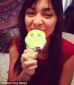 Trong quá trình điều trị rối loạn đa nhân cách, cô học cách nhìn nhận căn bệnh có thật này dưới góc độ tâm lý, rằng cô chính là chiếc tủ, còn mỗi nhân cách là một ngăn kéo. Các nhân cách thường thay nhau nổi lên vài phút một lần hoặc ngày vài lần và mỗi lần như vậy cô không hề biết mình đang làm gì. 