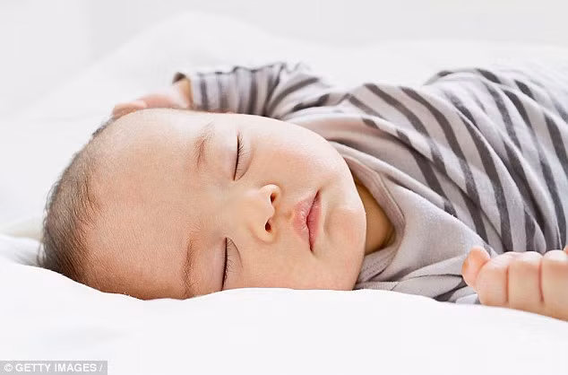 Ngủ quá nhiều làm giảm tuổi thọ: Những người ngủ quá ít hay ngủ quá nhiều đều có nguy cơ chết sớm hơn những người chỉ ngủ khoảng 7-8 tiếng/ngày nhưng người ngủ nhiều có nguy cơ chết sớm cao nhất. 