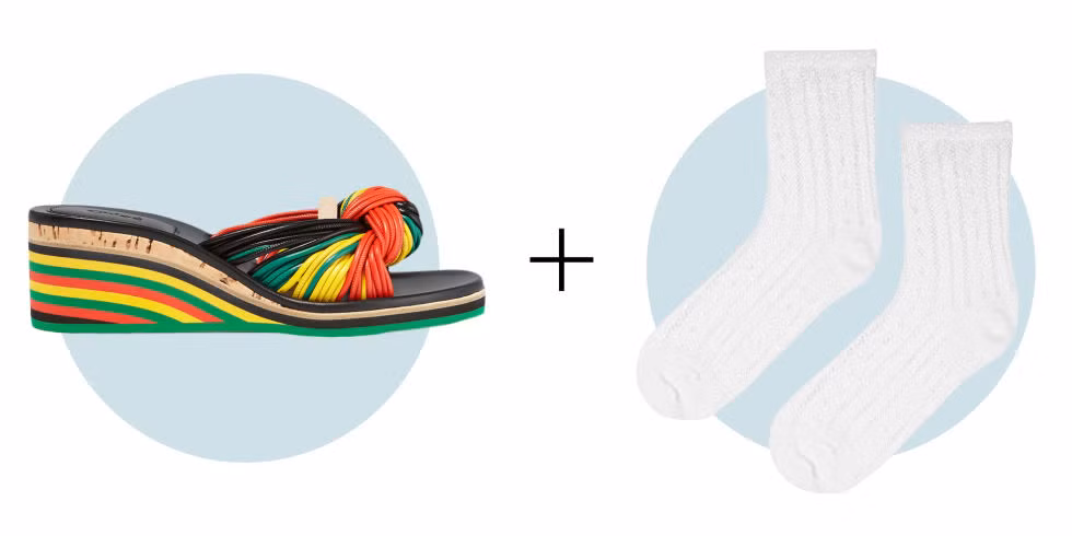 Đã đến lúc nhìn nhận việc đi xăng đan với tất là một sự kết hợp đầy thời trang. Hãy thử một đôi tất có chút kim tuyến với một đôi xăng đan màu sắc xem sao nhé.