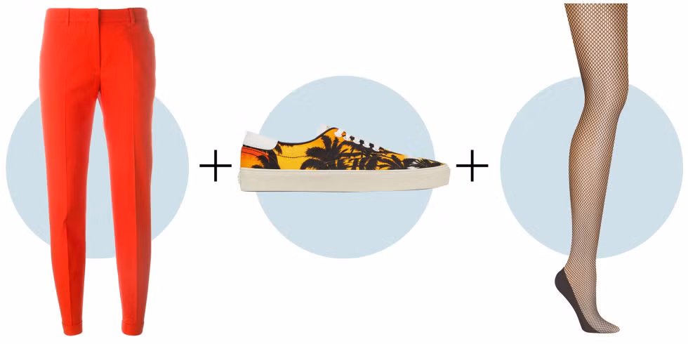 Nếu bạn sợ tất lưới trông quá đỗi sexy hoặc chỉ mặc được trên sân khấu, hãy thử phối với quần ngố và giày sneaker, bạn đã có một bộ trang phục mùa xuân hoàn hảo.