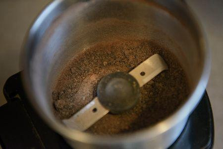 Các chuyên gia trong ngành y cho biết mặc dù trong nhau thai có chứa hormone tăng trưởng có thể duy trì được sự trẻ trung nhưng chưa có bằng chứng nào chứng minh ăn nhau thai sẽ giúp các bà mẹ sau sinh hồi phục tốt. 