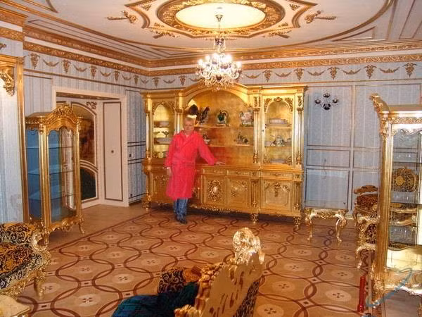 "Tôi cần mua thêm vài vật trang trí cho căn phòng này".