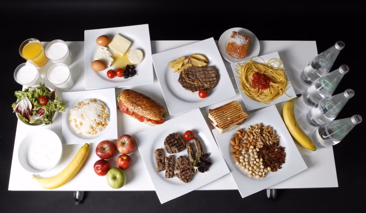 9:00 tối ngay trước khi đi ngủ ăn một bát súp to.